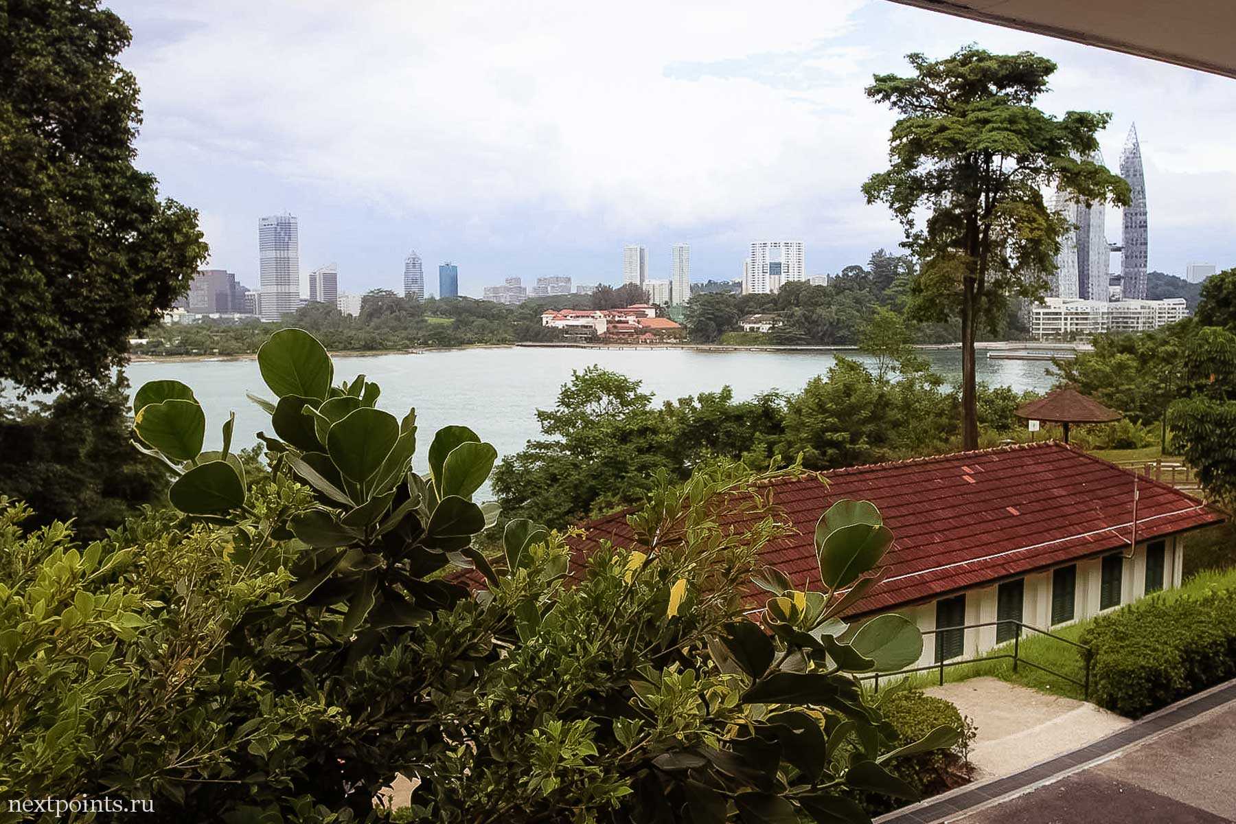 Красивый вид из Форта Силосо (Siloso) на Сентозе (Sentosa)