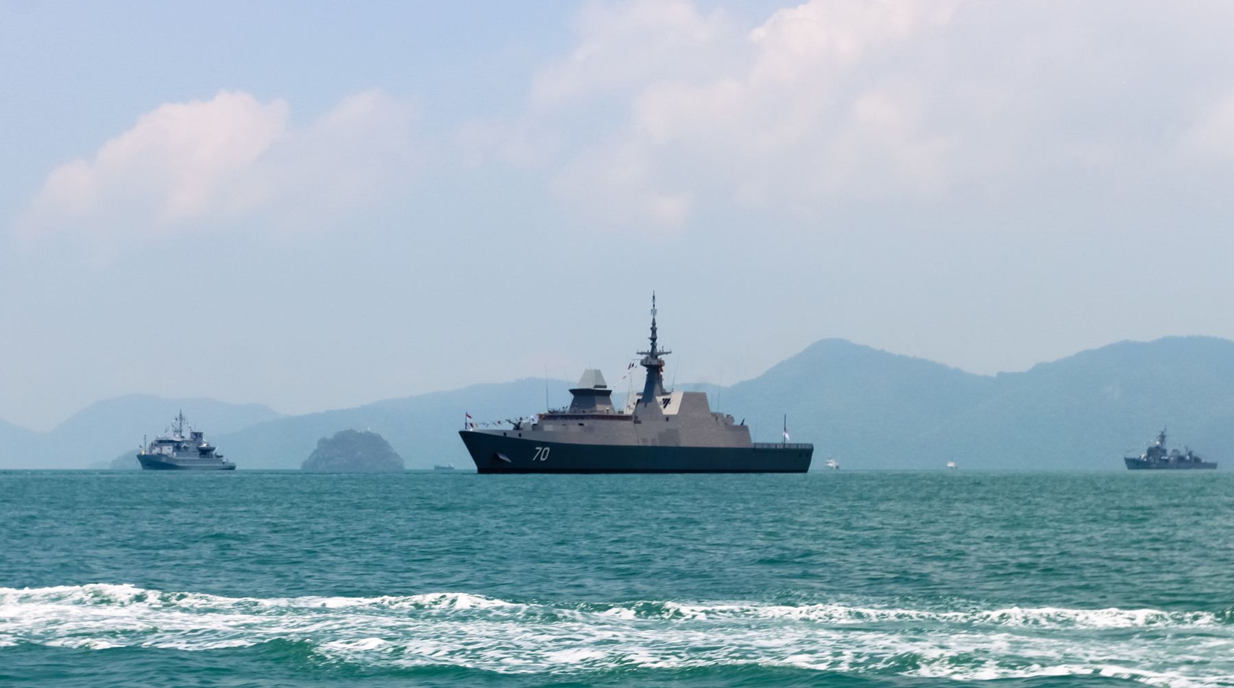 Дружественные военные корабли на выставке Lima
