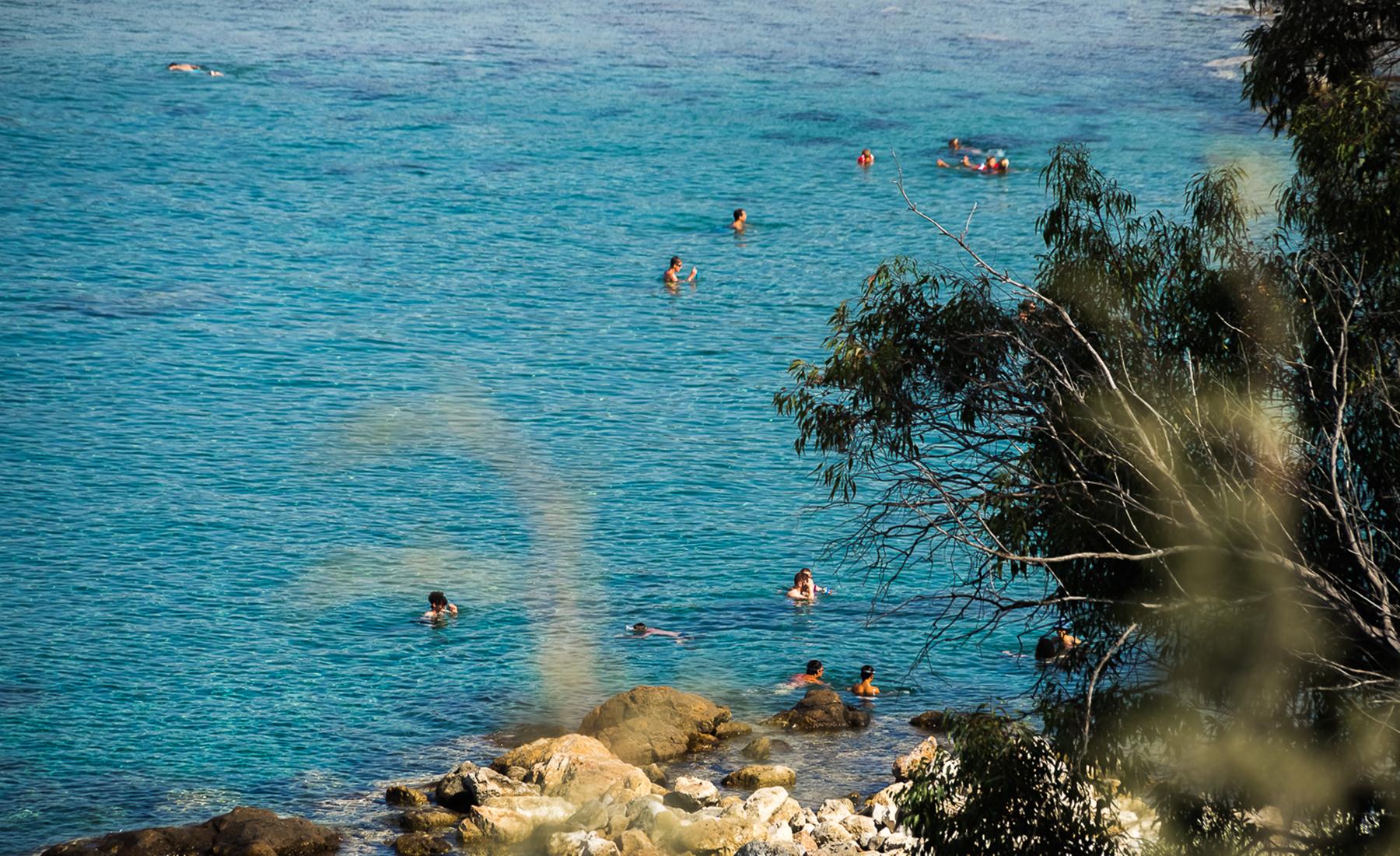 Купания в бирюзовой воде Акамаса