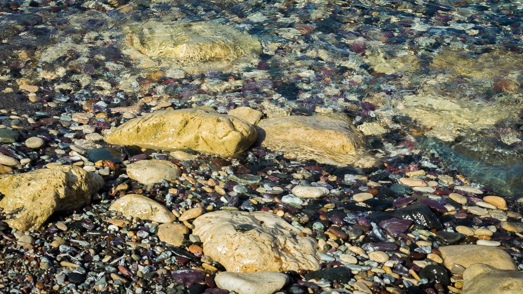 Кристально чистая вода Акамаса