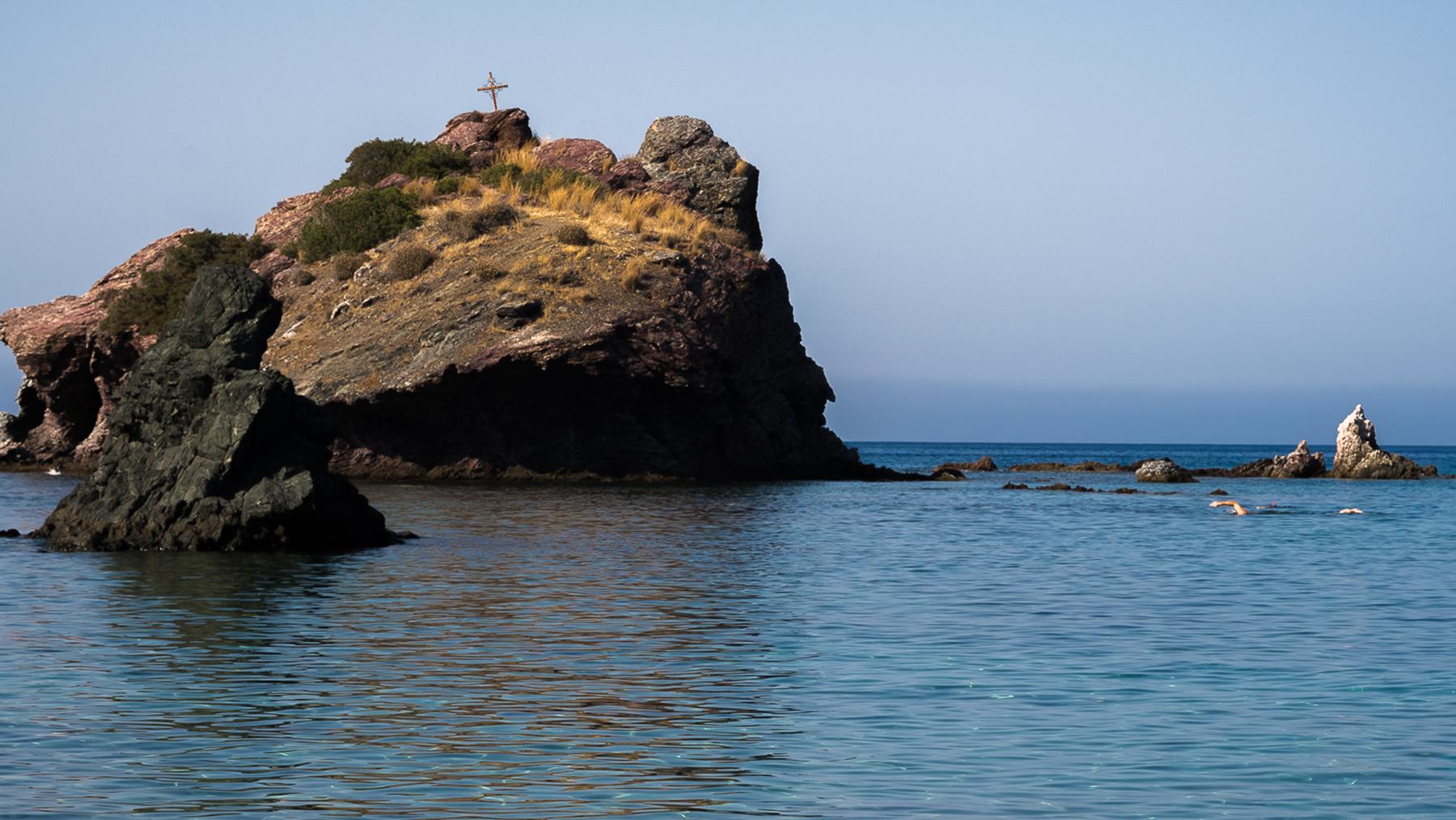 Опасное место для ныряния в воды Акамаса